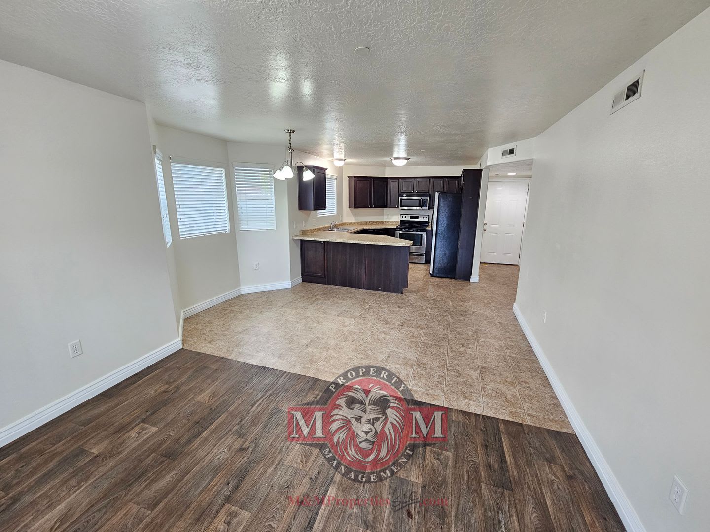 Great Ground-Level 3 Bed 2 Bath Sandy Condo! – photo 5