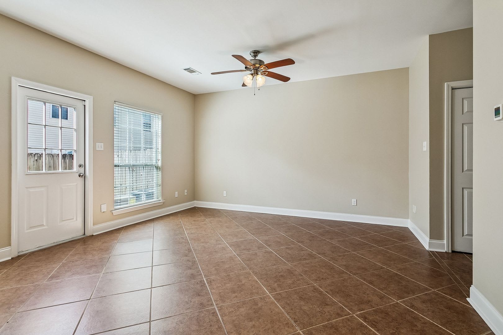 3Br 2 5Ba Townhome Garage Backyard Great Schools – photo 4