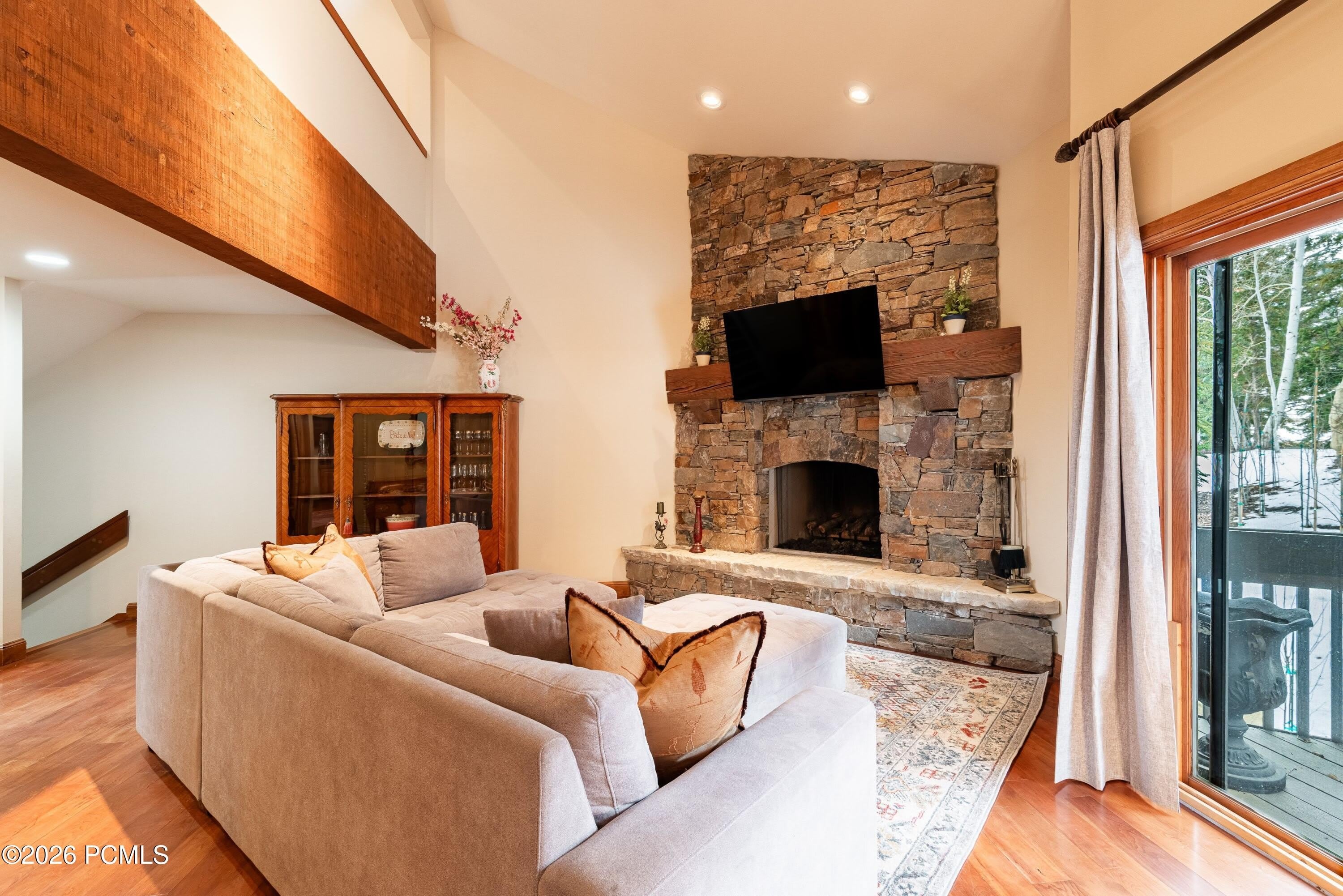 1525 Lakeside – photo 4