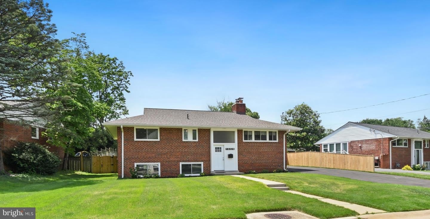 10228 FARNHAM DR – photo 5