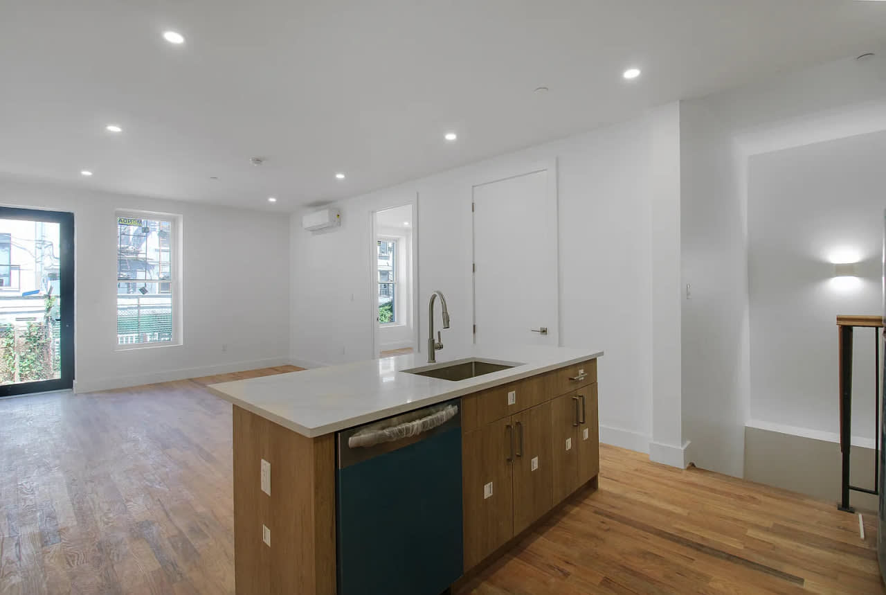 1367 Madison St Apt 2R – photo 3