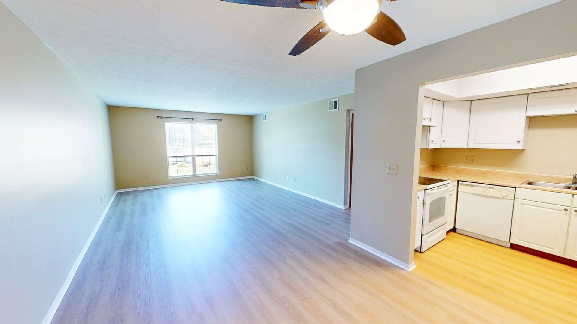 2064 Park Run Dr. Apt C – photo 2