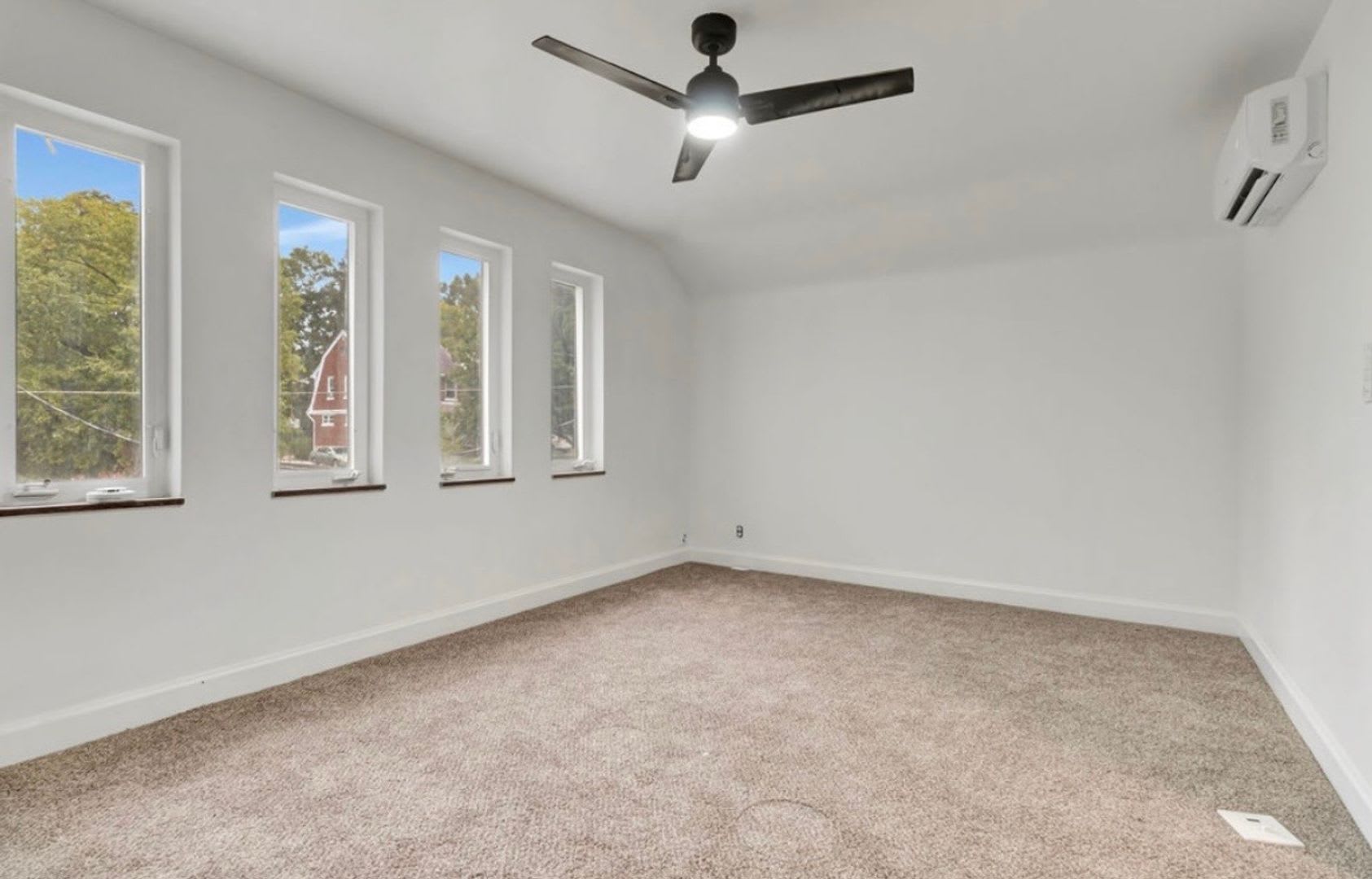 Newly renovated 3-bedroom, 1-bath home – photo 3