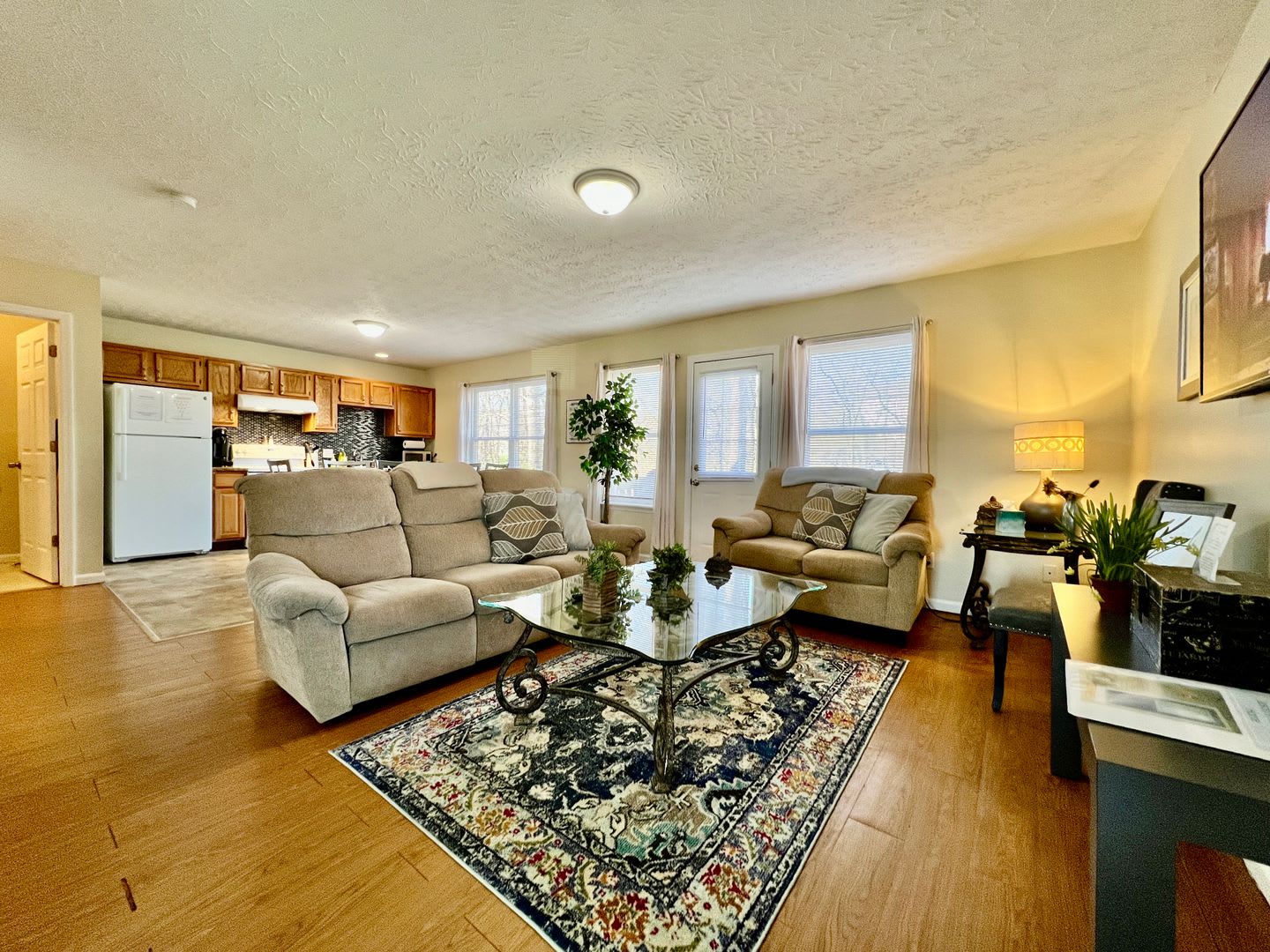 Great corporate furnished rental- close to everything. – photo 2