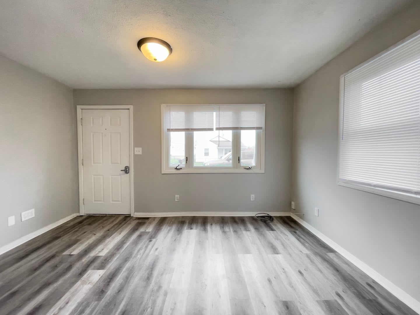 Coming Soon! For Rent: 1623 E 20th St. Cozy 1 Bedroom Home! W/D Hookups! Pet Friendly! – photo 4