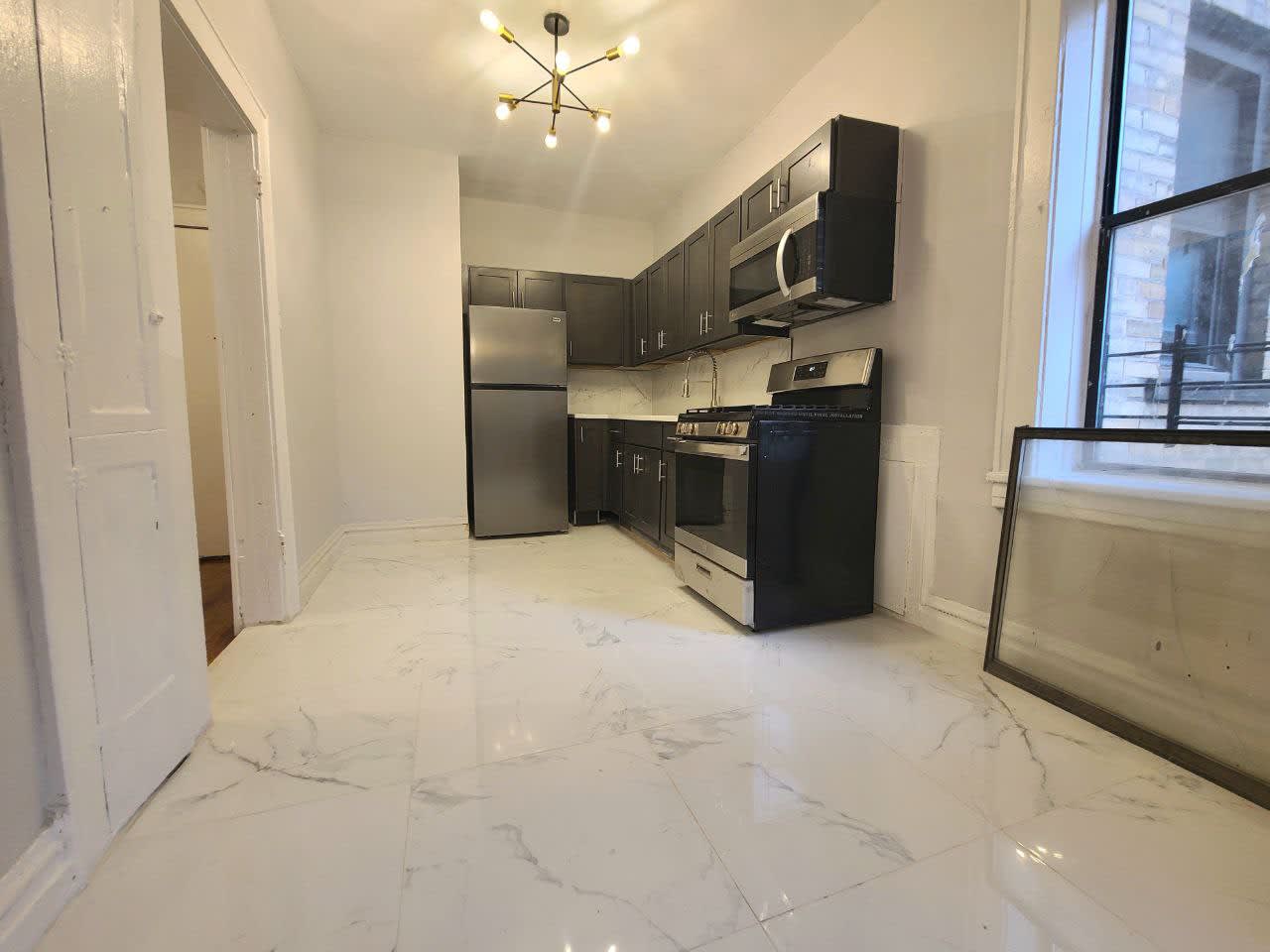 600 Salem Ave – photo 2