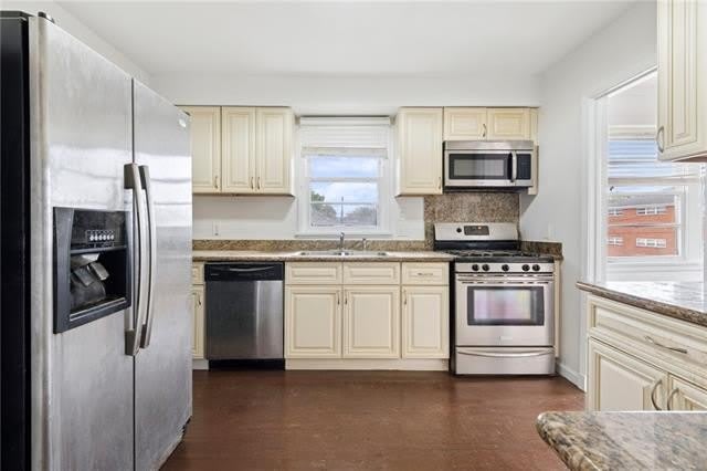 1921 S RENDON Street – photo 4