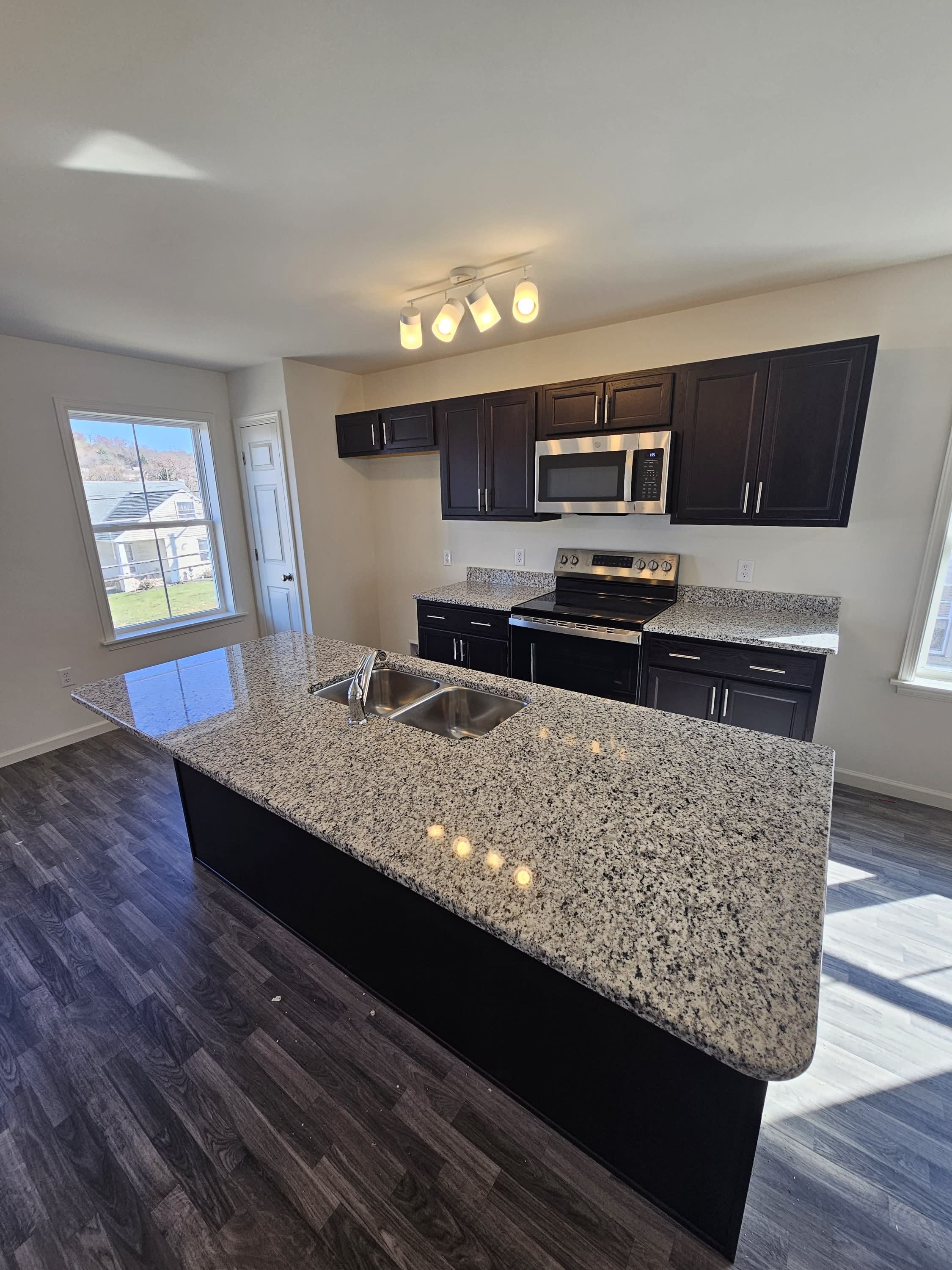 231 E Fulton St – photo 4
