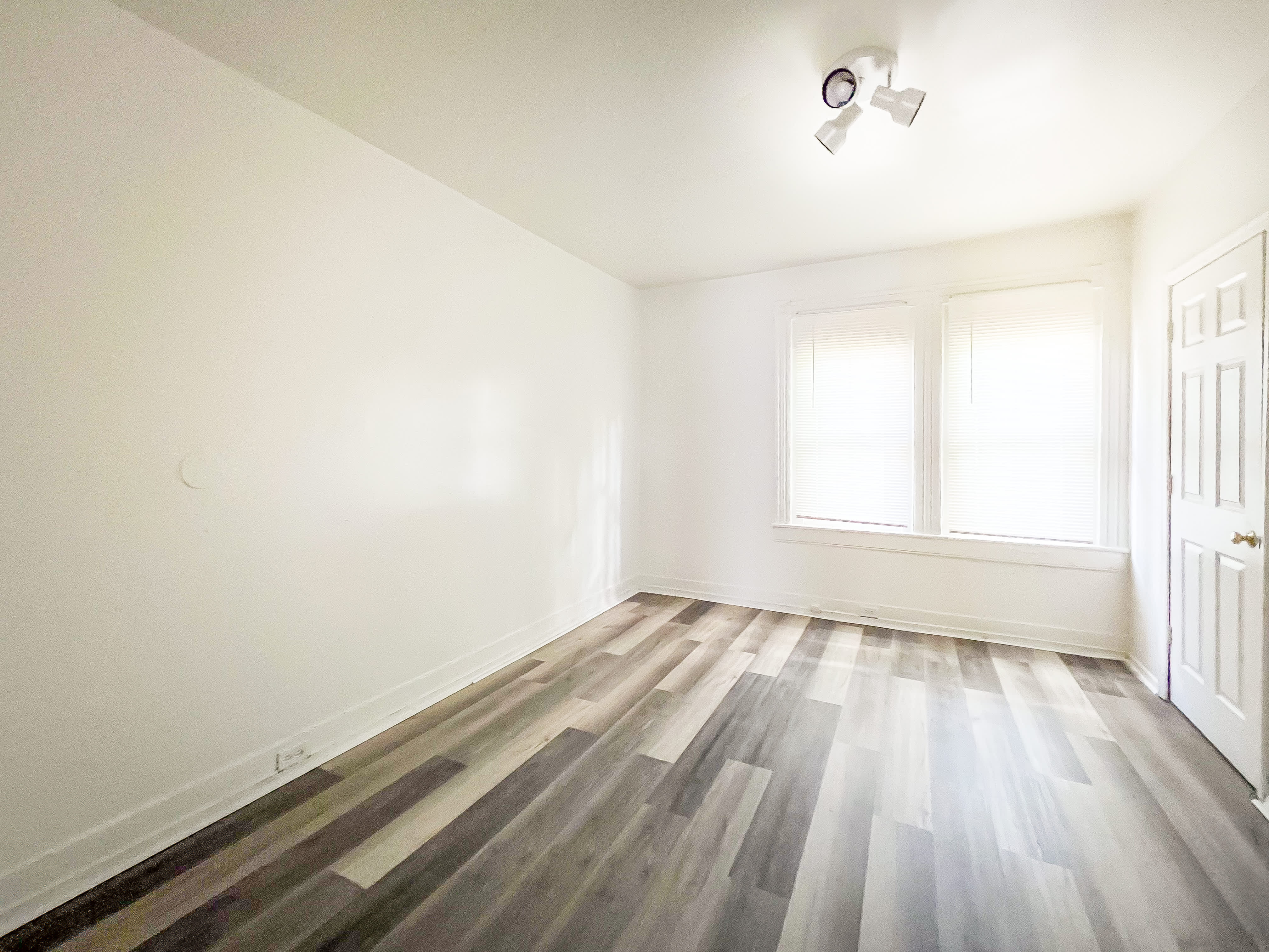 1102 Custer St – photo 2