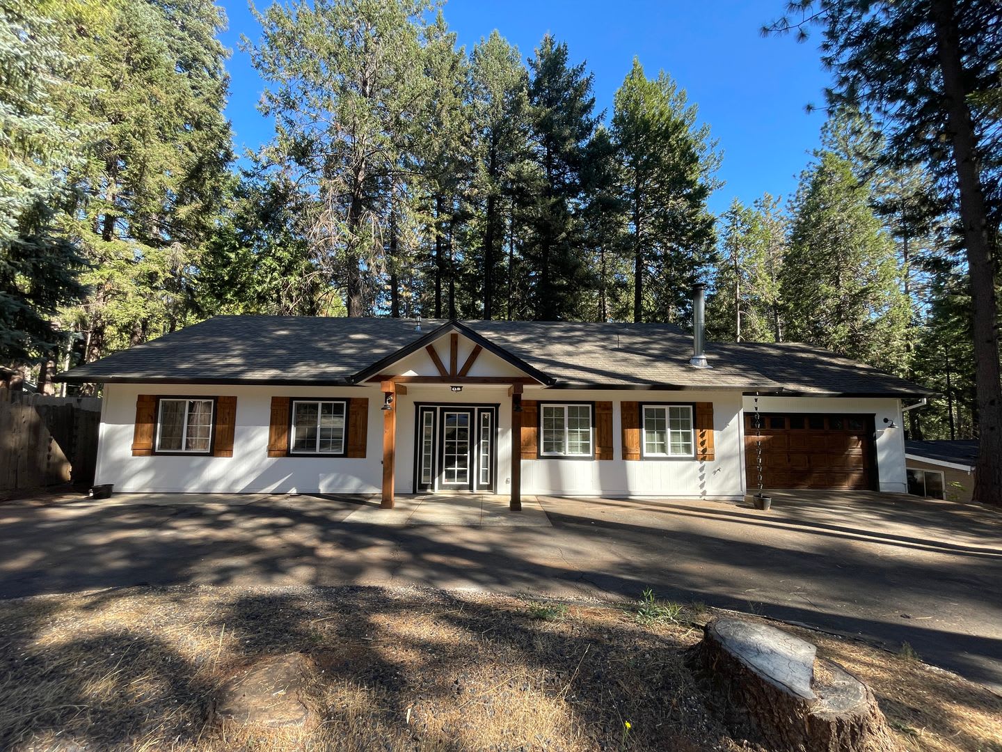 3 bedroom 2 bath home in Magalia, attached garage, pet friendly, fenced back yard – photo 1