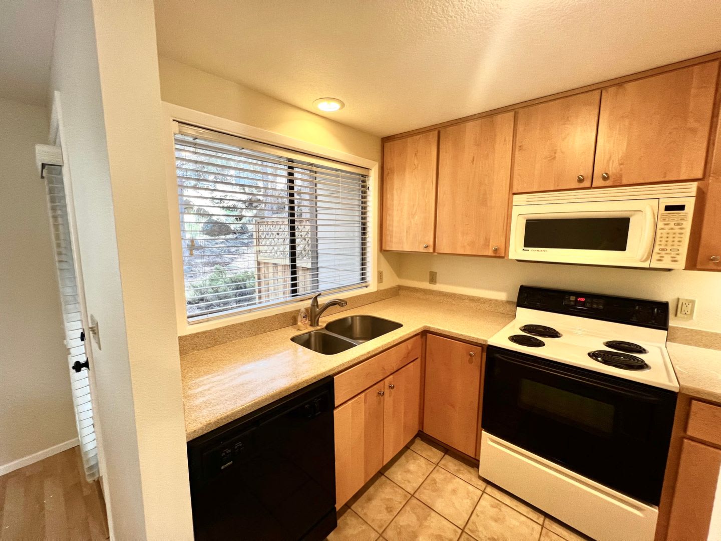 Great 1 Bed 1 5 Bath With Additional Loft Office Room In Nw Bend 2112 Nw Harriman – photo 4