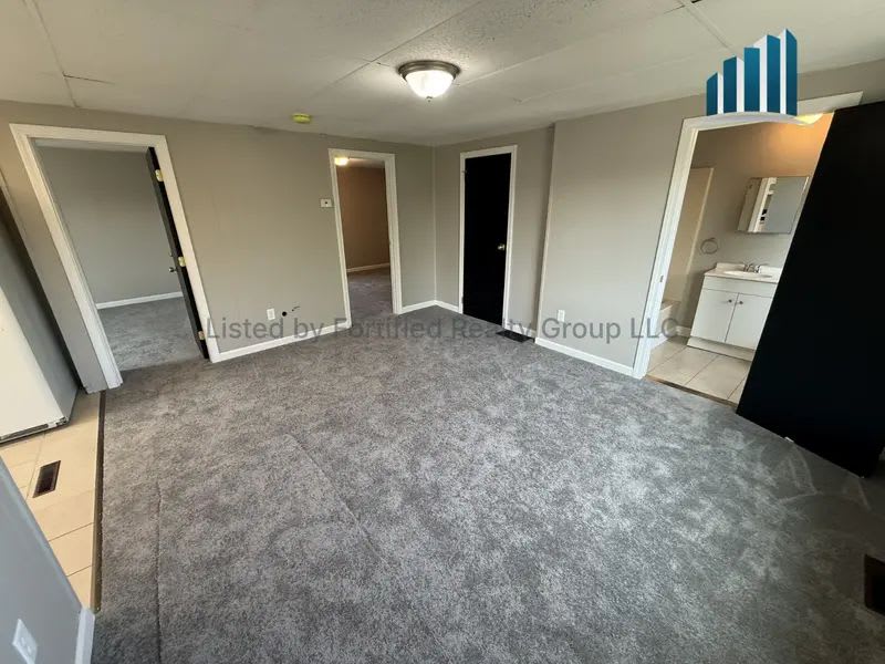 85 Massasoit St – photo 4
