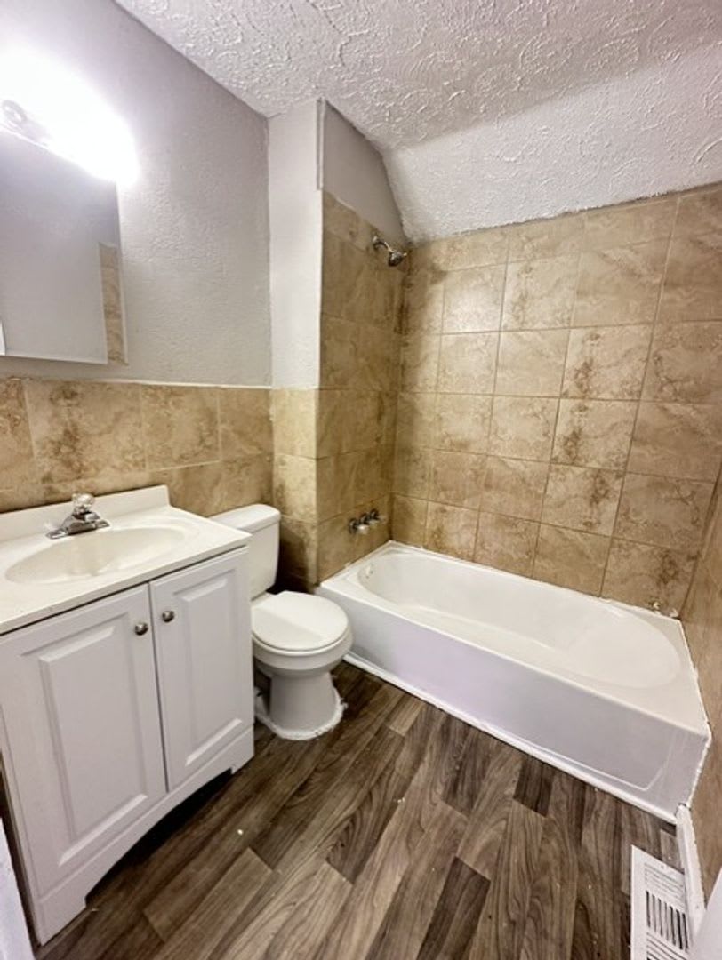 4- Bedroom Single Family -Rent Ready – photo 3