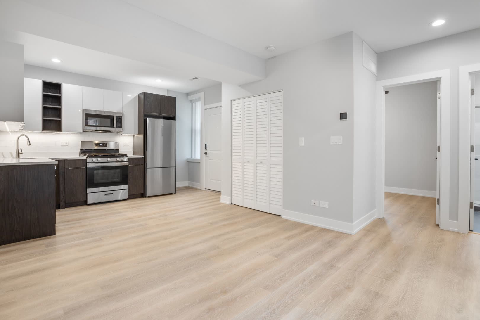 1558 W Juneway Terrace – photo 4
