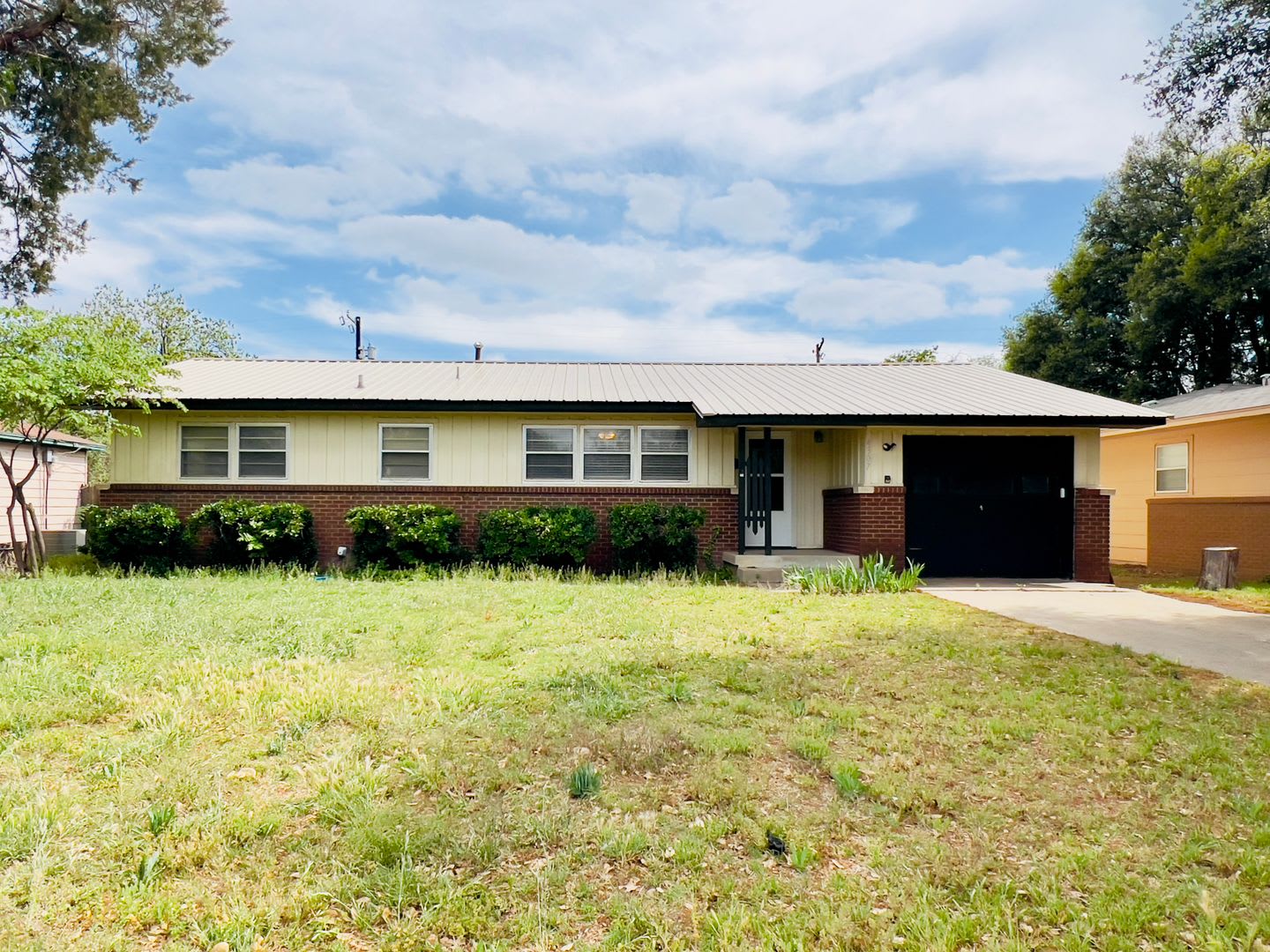 Great 3/2/1 Located Near Texas Tech University – photo 1