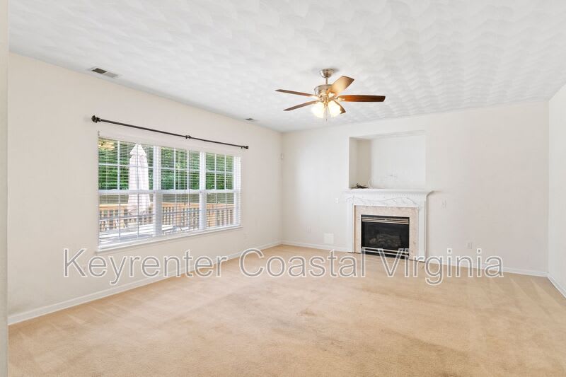 16221 Farah Ct – photo 4