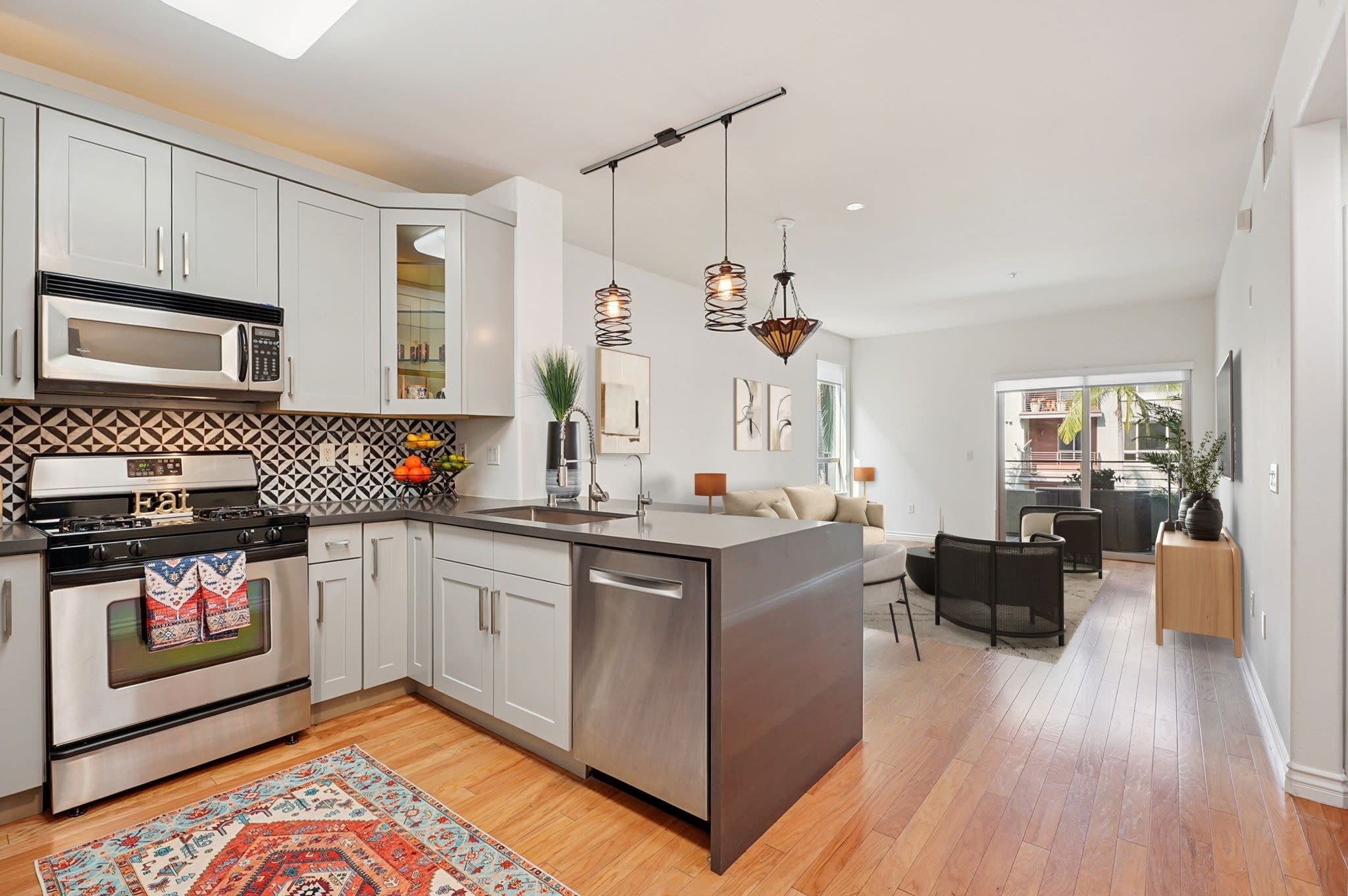 100 S Alameda St – photo 3