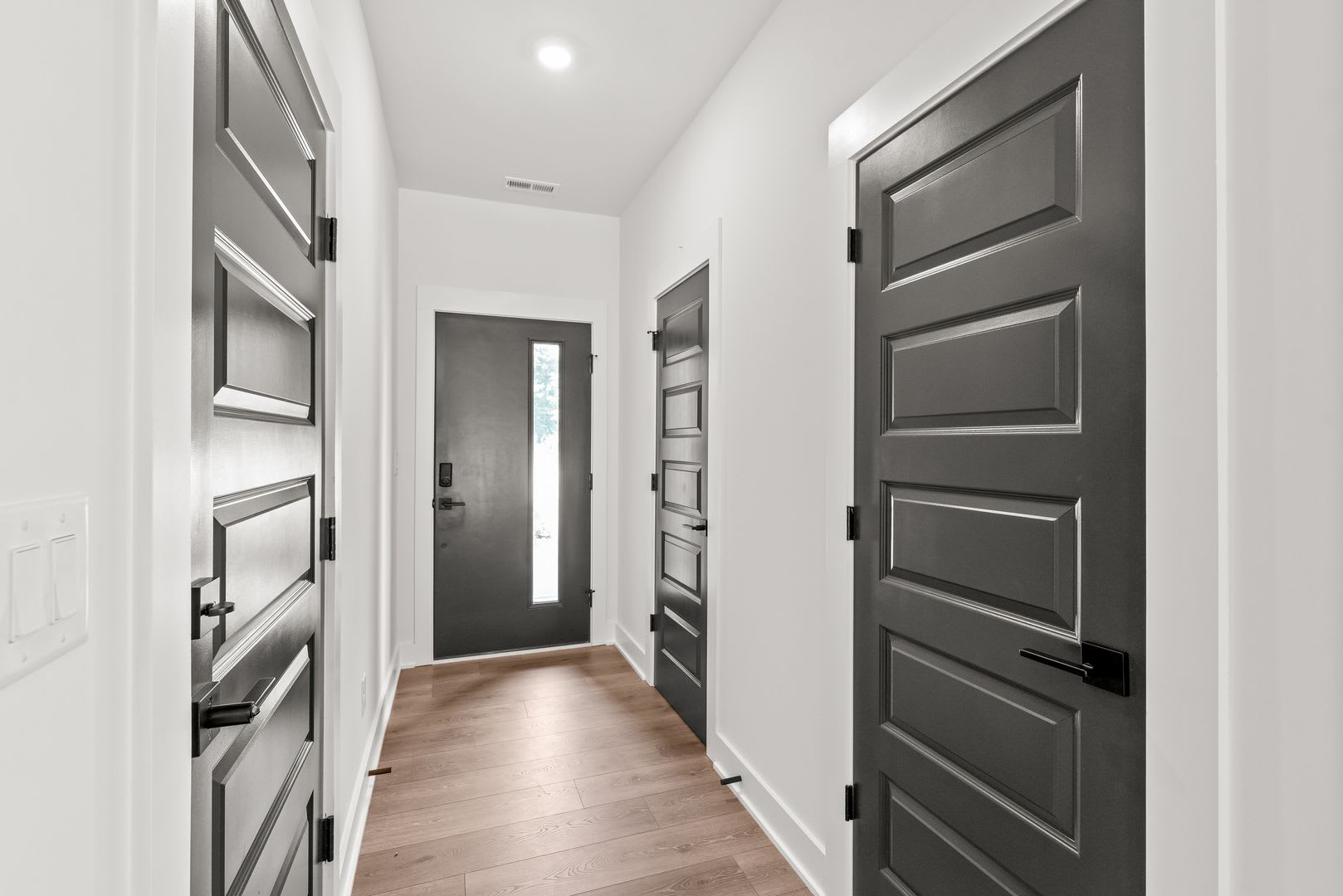 Move In Ready Modern Townhome – photo 3