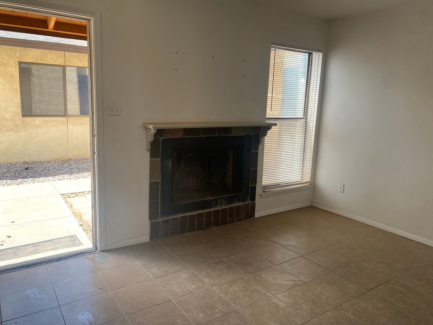 3155 Posada Ct Unit C Conveniently Located 2 Bedroom 1 5 Bath With Garage Near Nmsu – photo 3