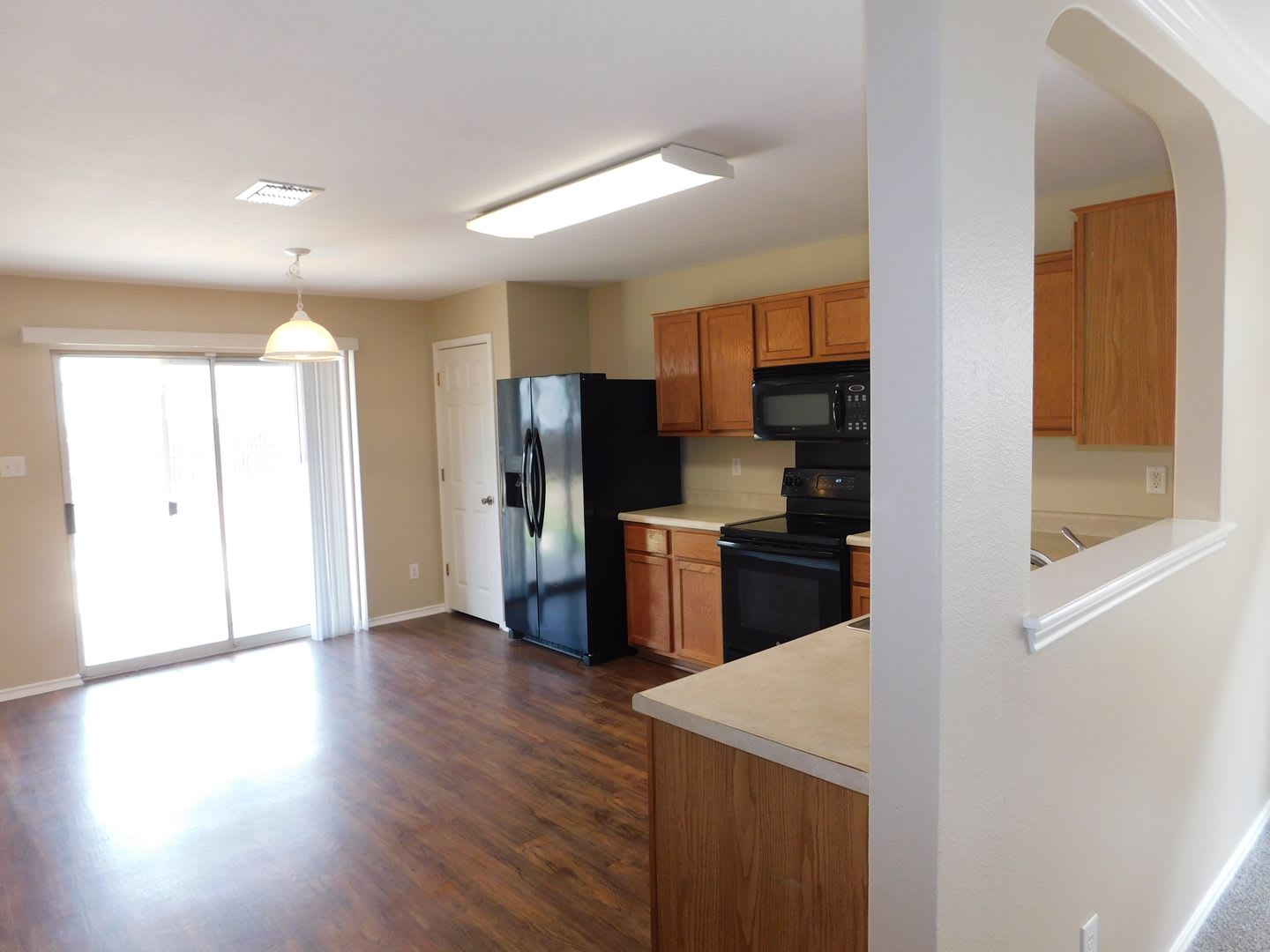 Beautiful 5 bedroom home w/ 2 primary suites – photo 4