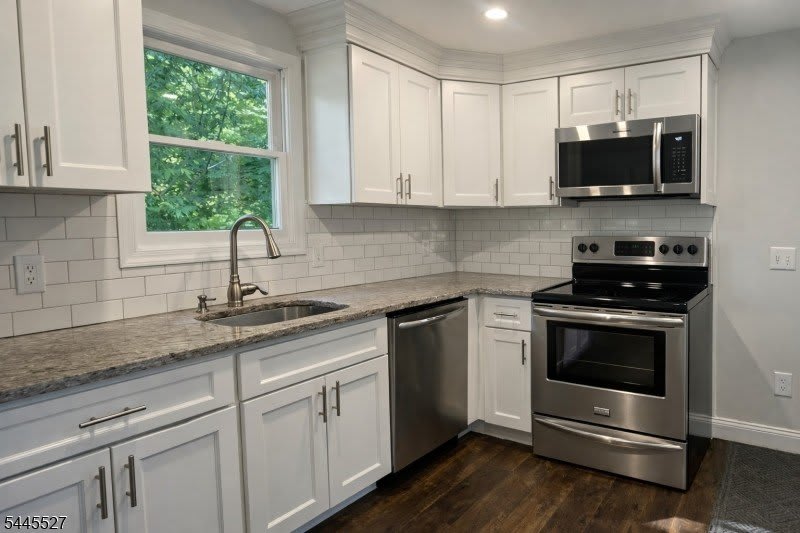 25 Essex Rd – photo 2