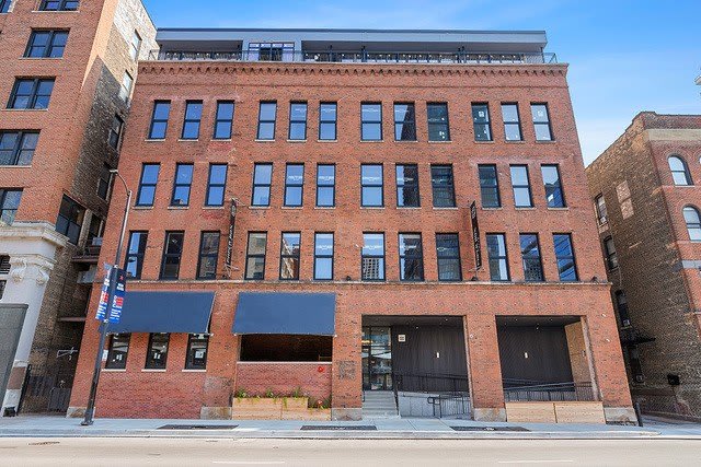 153 W Ohio Street – photo 1