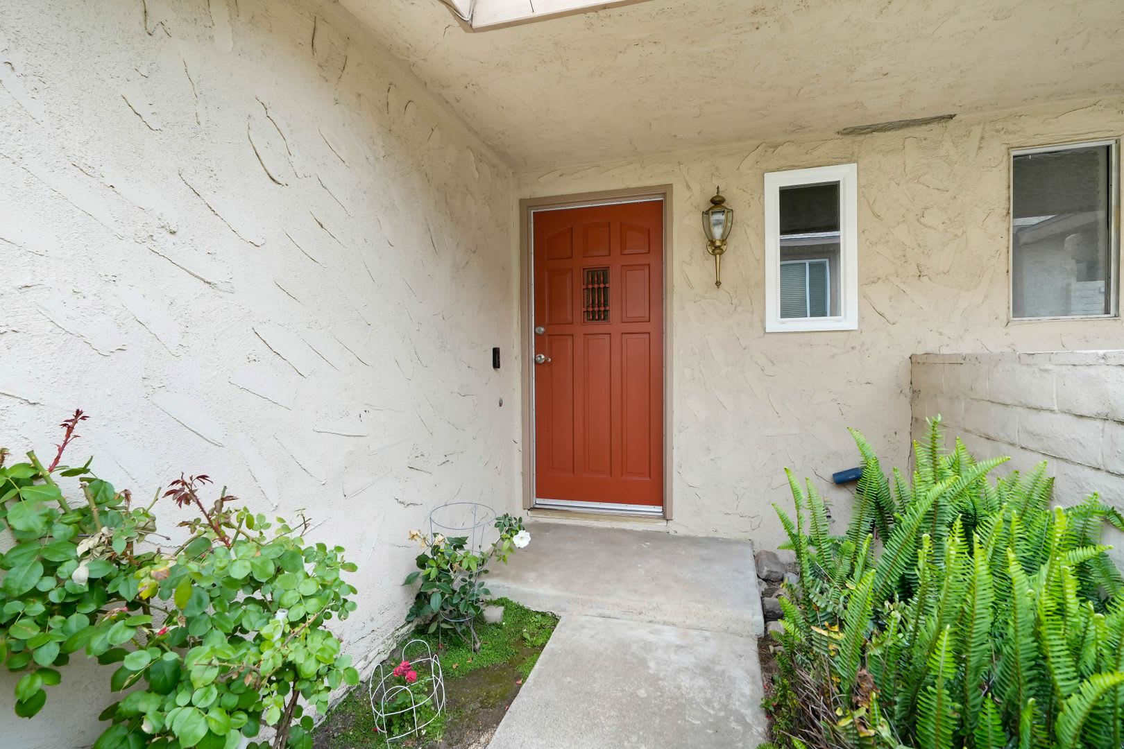 Available Now Turn Key And Move In Ready 2 Bedroom 1 5 Bath Two Story Corner Lot Townhouse – photo 2