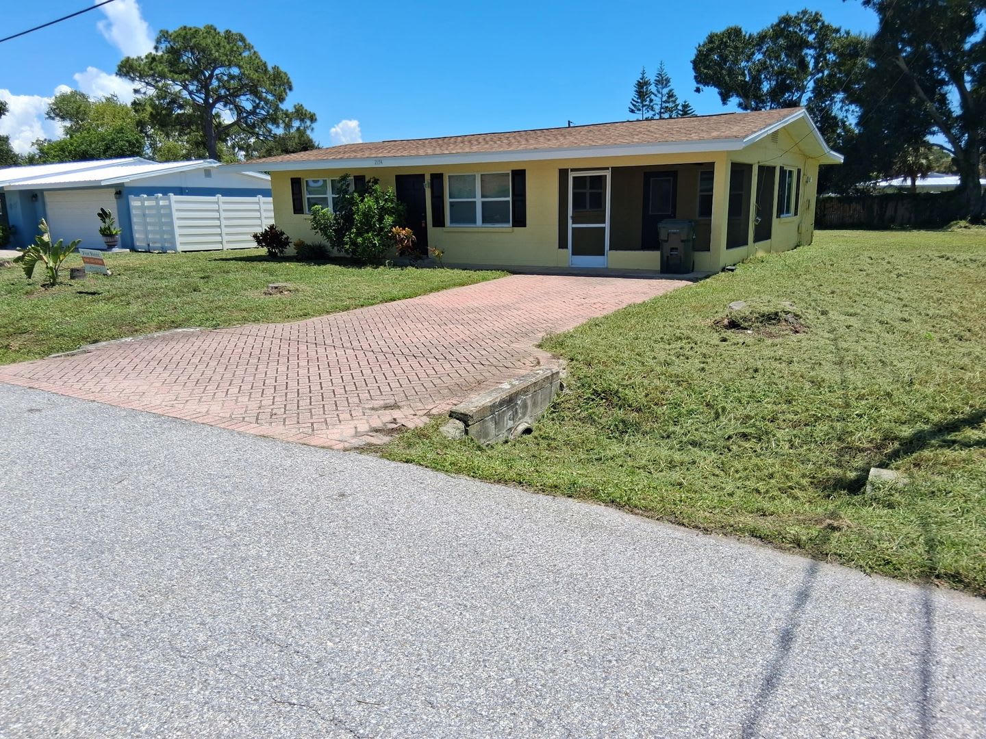 Welcome to 2154 Inner Cass, your ideal 2/1 home in Sarasota – photo 1