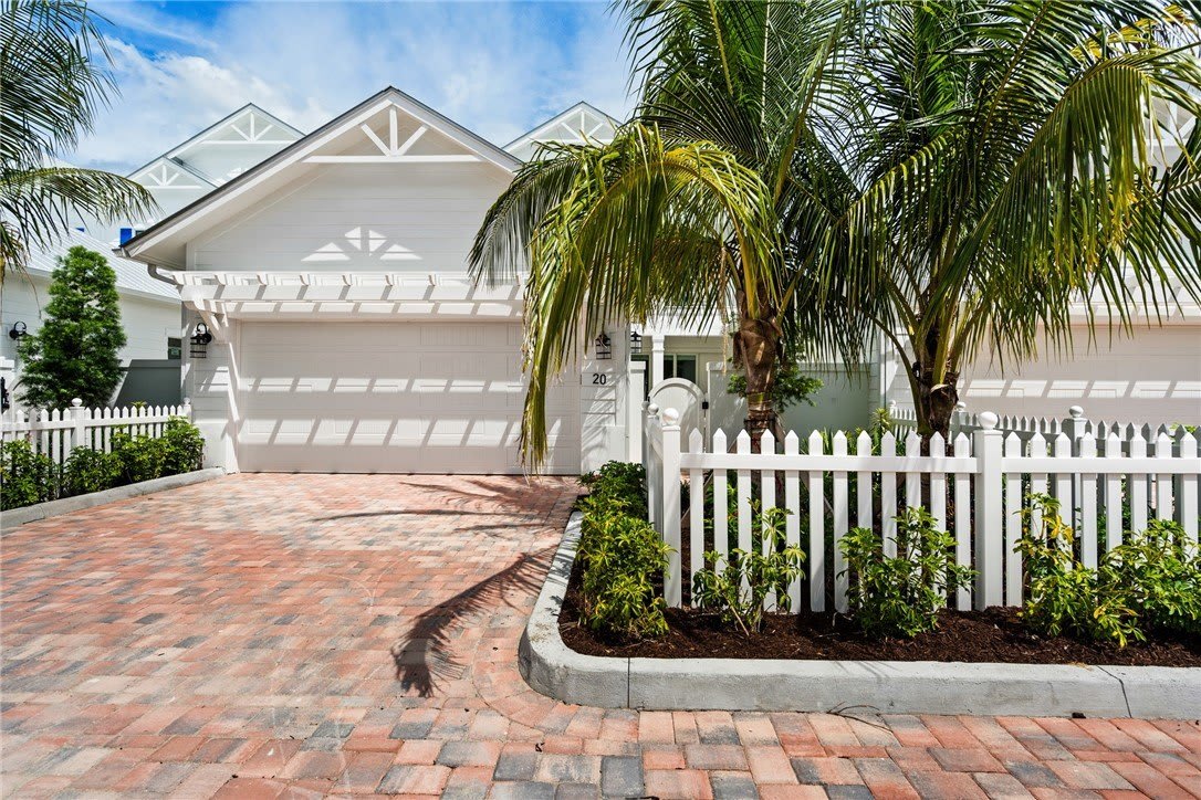 20 Strand Drive – photo 1