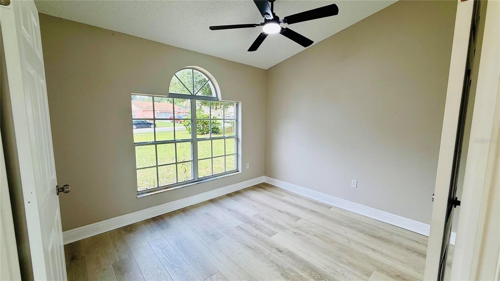 15613 GREATER GROVES Boulevard – photo 4