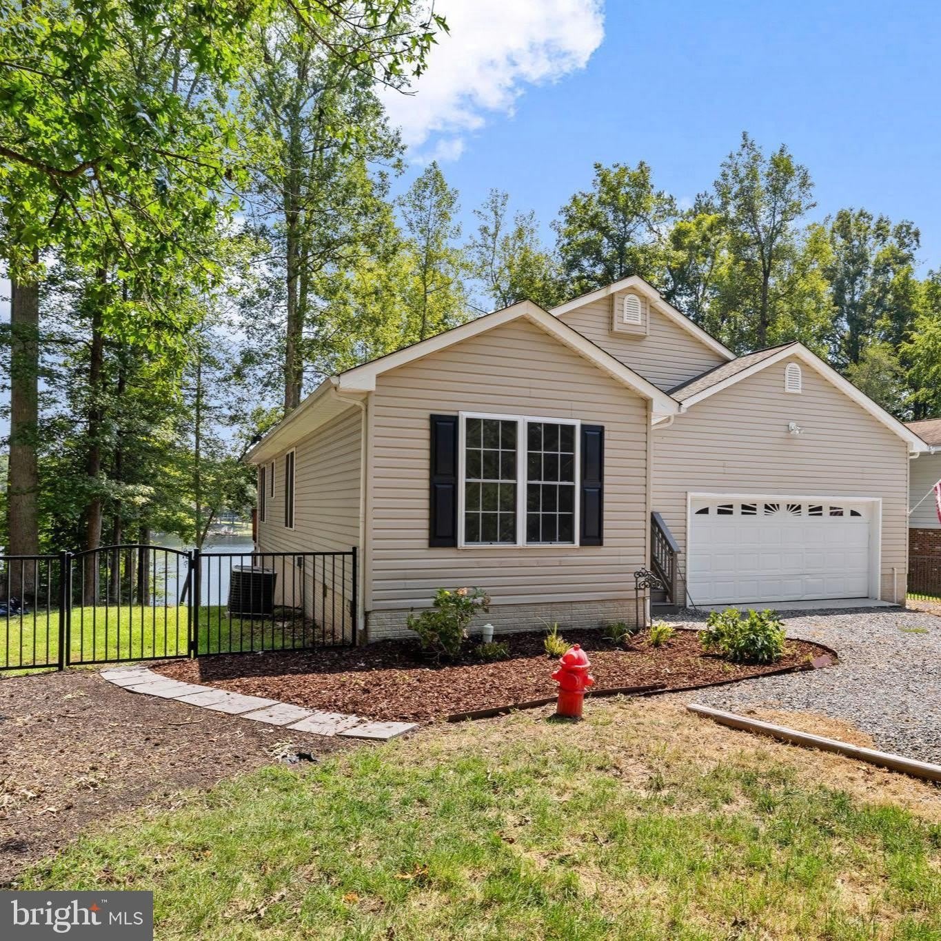 686 LAKE CAROLINE Drive – photo 4