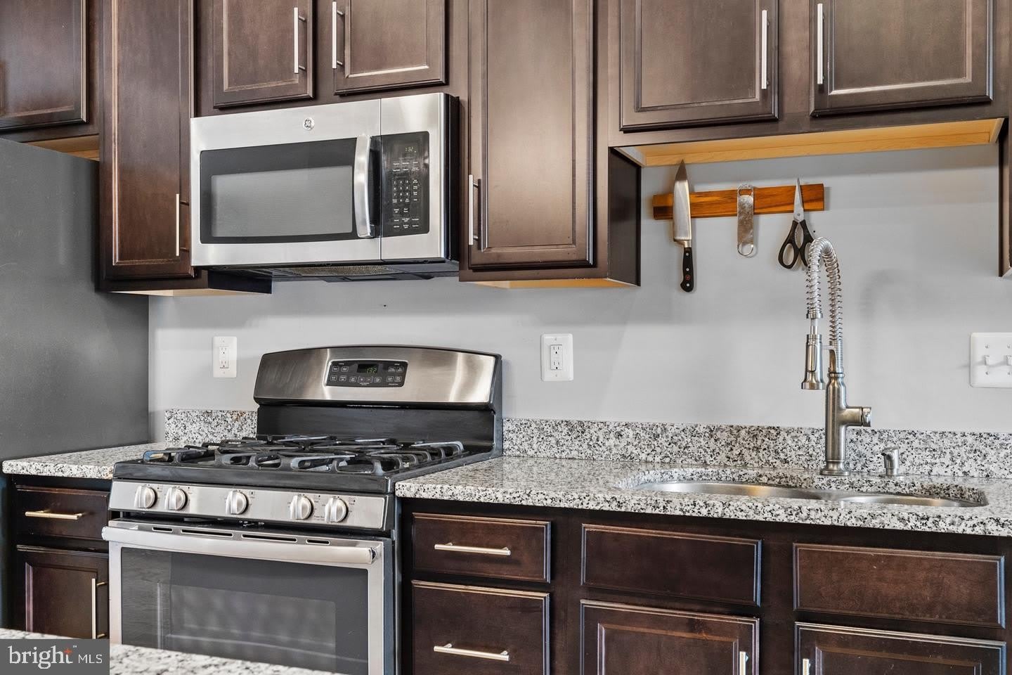 1445 TRAFALGAR Lane – photo 5