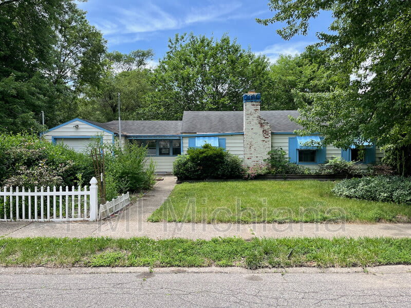 2405 Woodmont Dr – photo 2