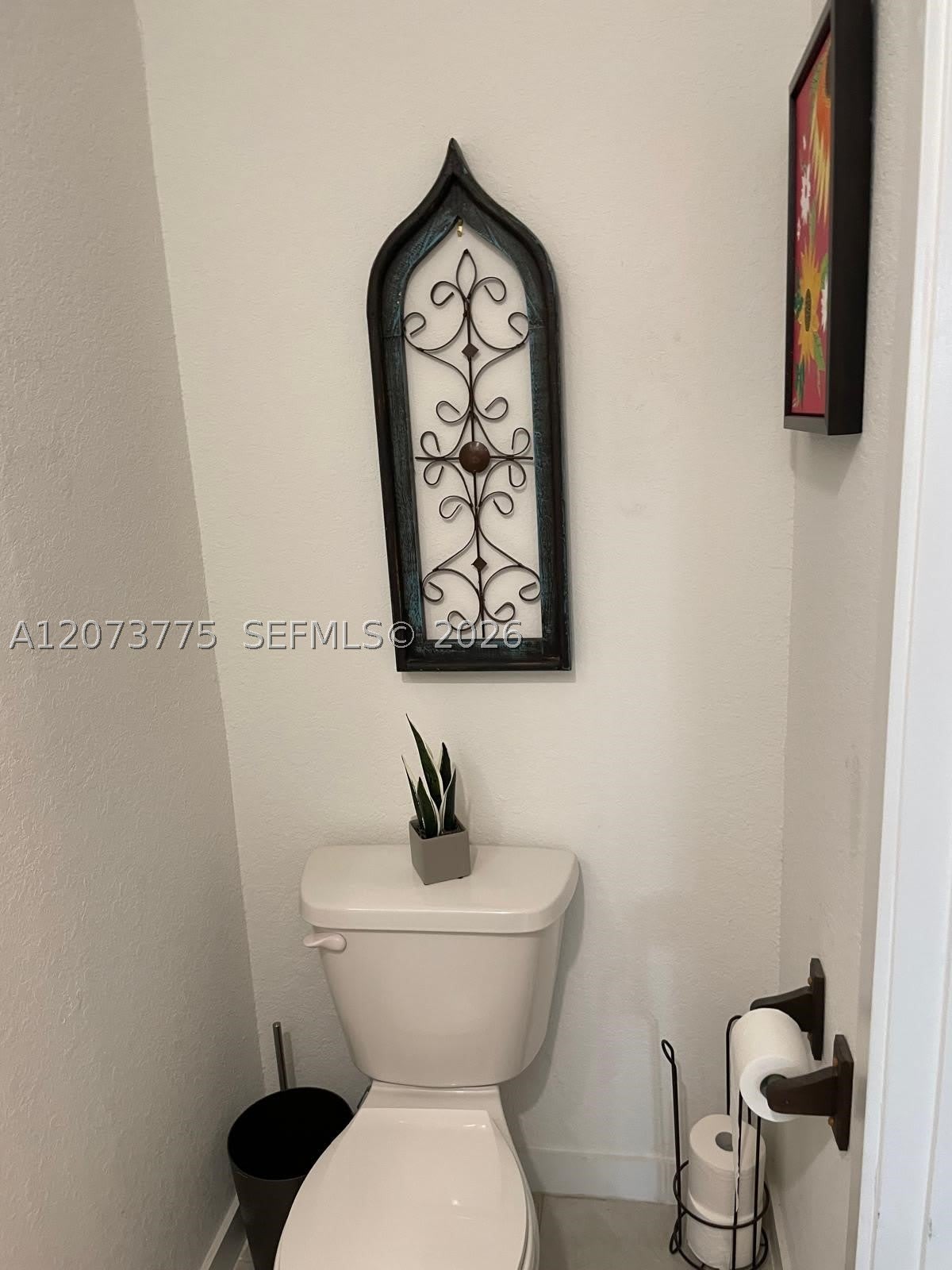 556 NE 5th St – photo 3