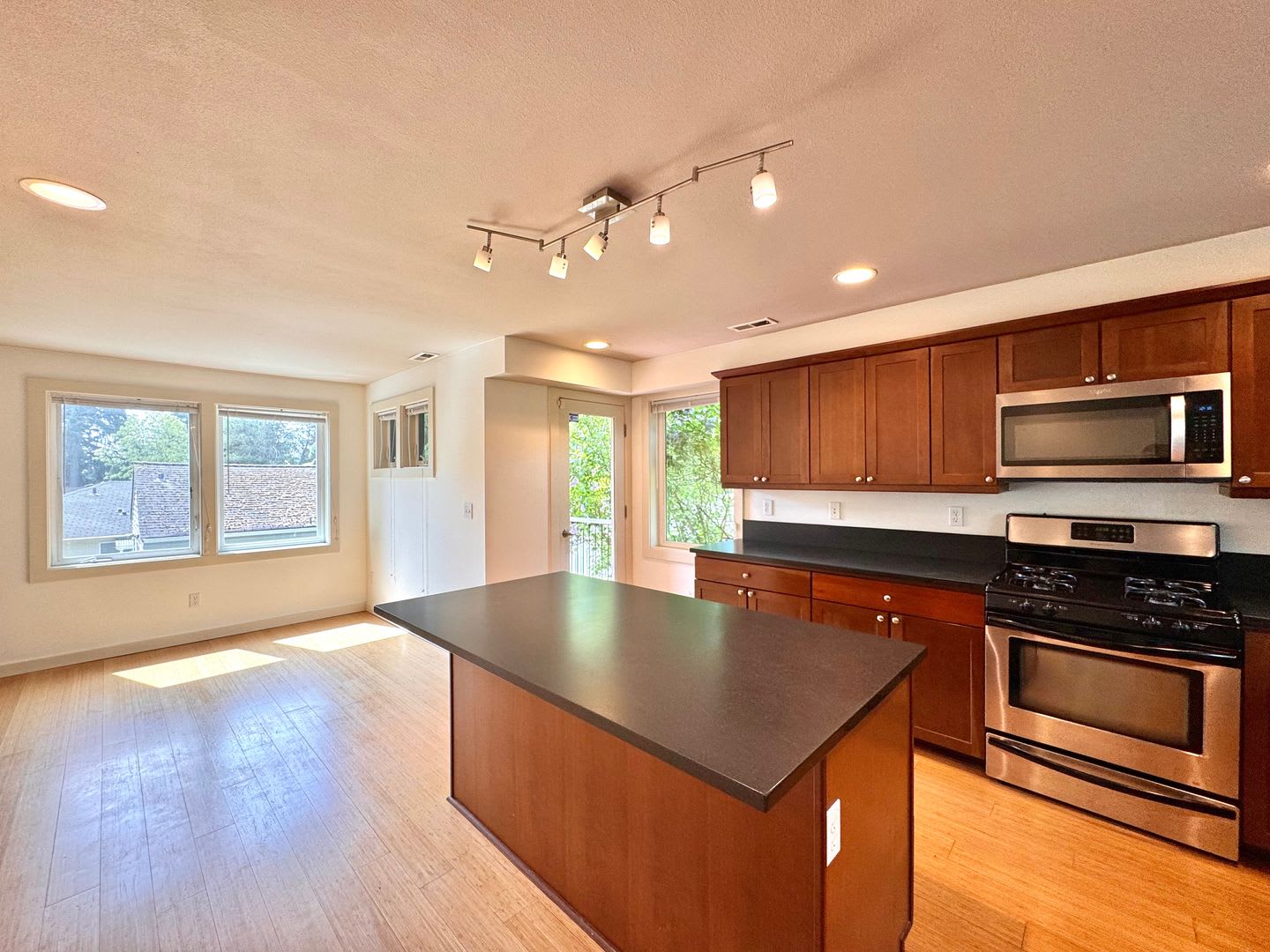 Convenient Northgate 3B Townhome – photo 3