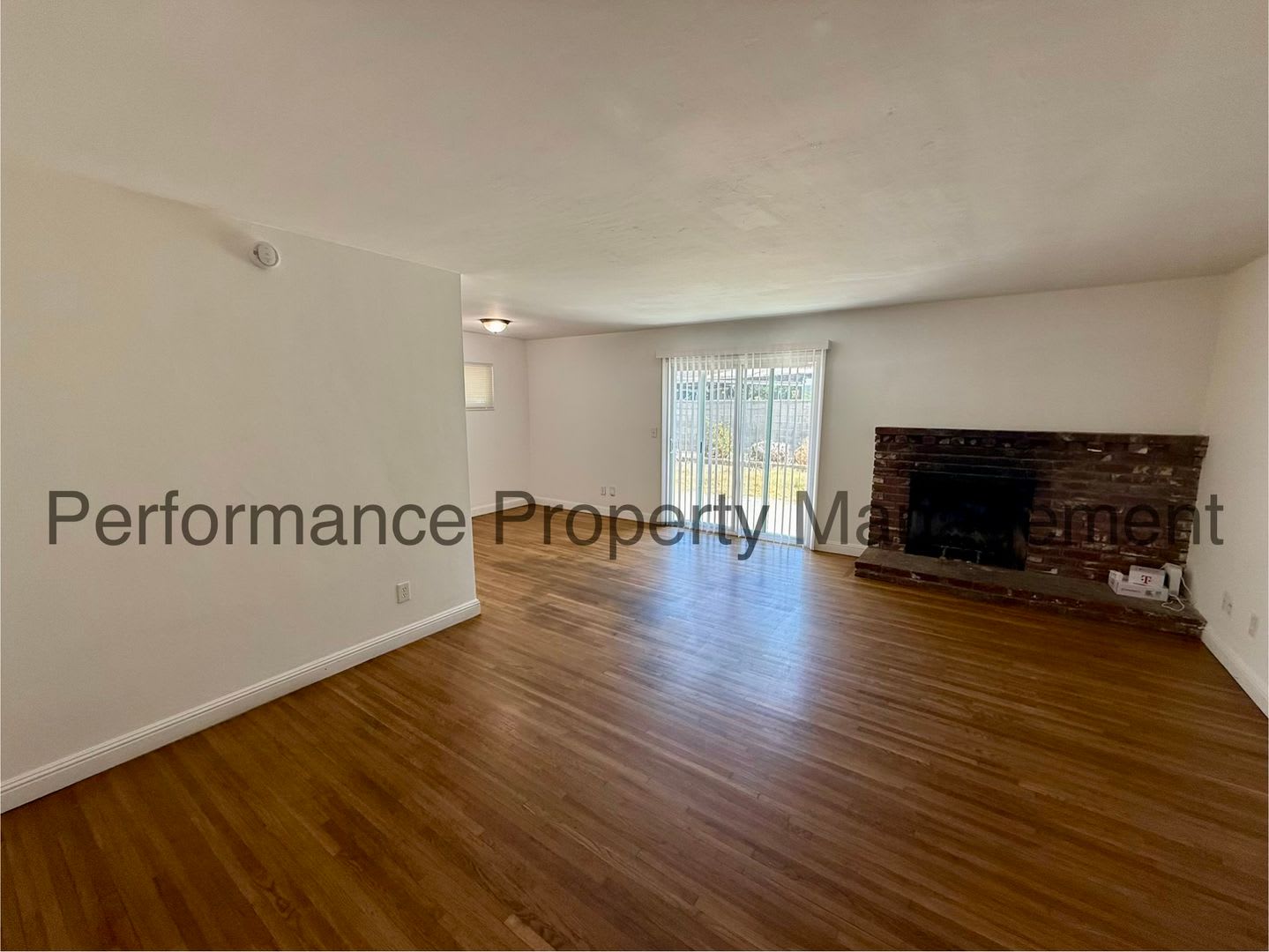 Cute 3 Bed/2 Bath SW Bakersfield Home w/ RBP &amp; Deposit Alternative Option – photo 3