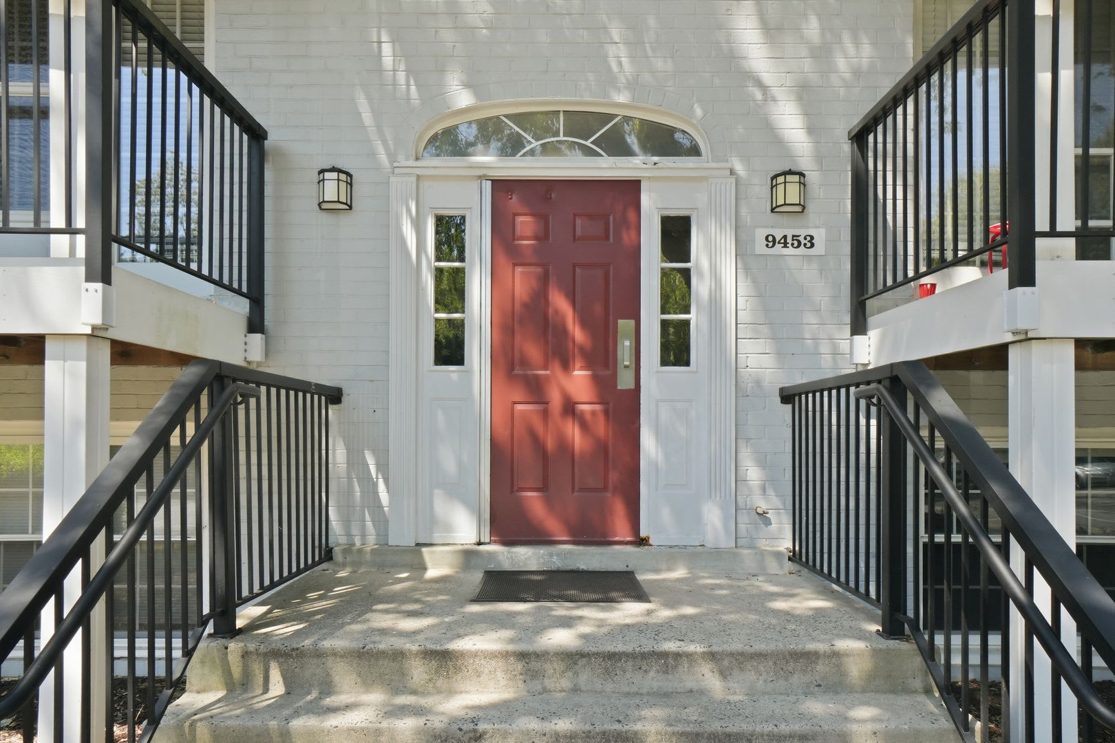 Discover Stylish Low Maintenance Living In This Beautifully Updated Two Bedroom One Bathroom Condominium Ideally Situated Near The Vienna Metro With Convenient Access To I 66 Route 50 And Route 29 – photo 4
