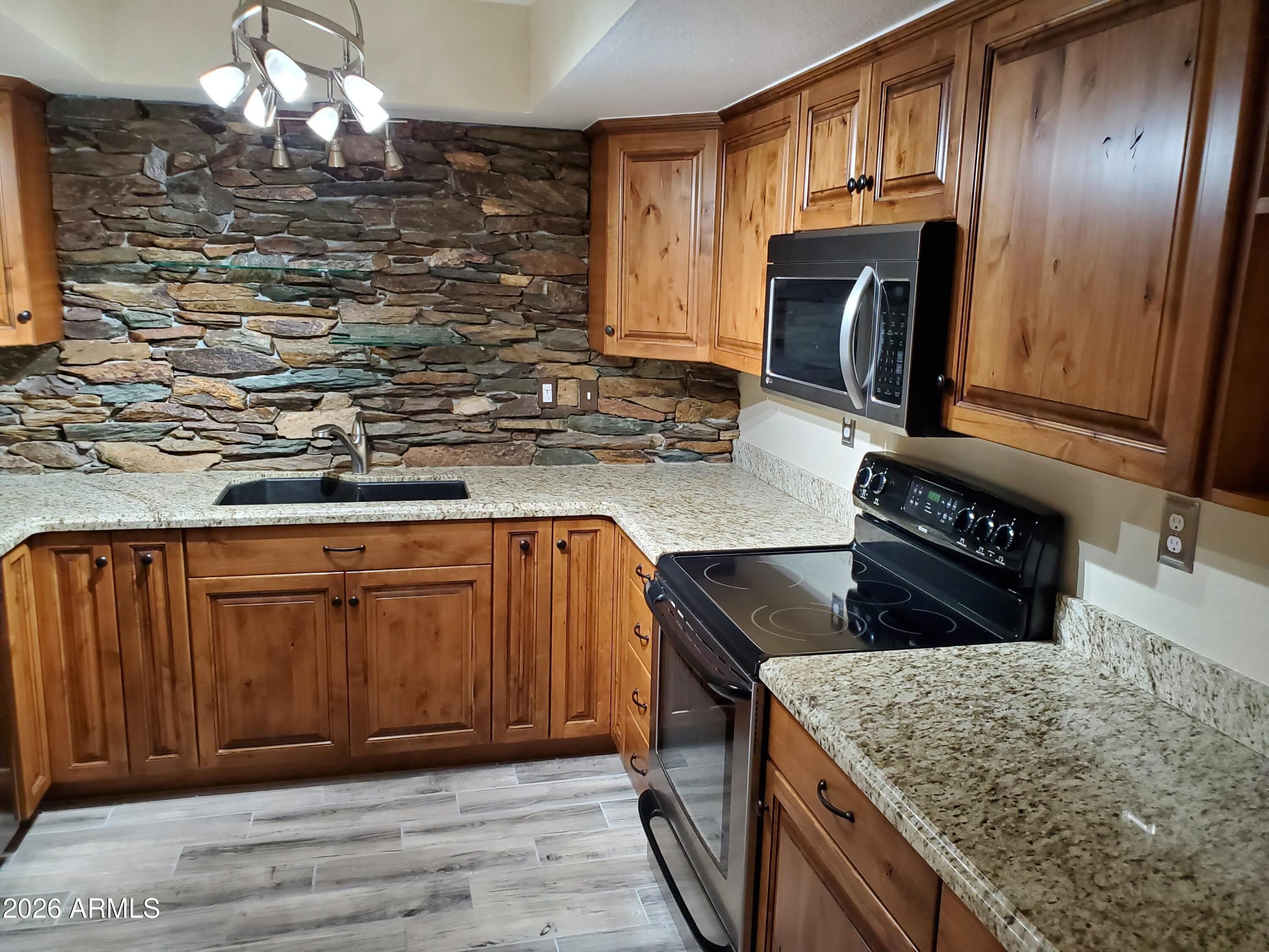 9100 E WINCHCOMB Drive – photo 3