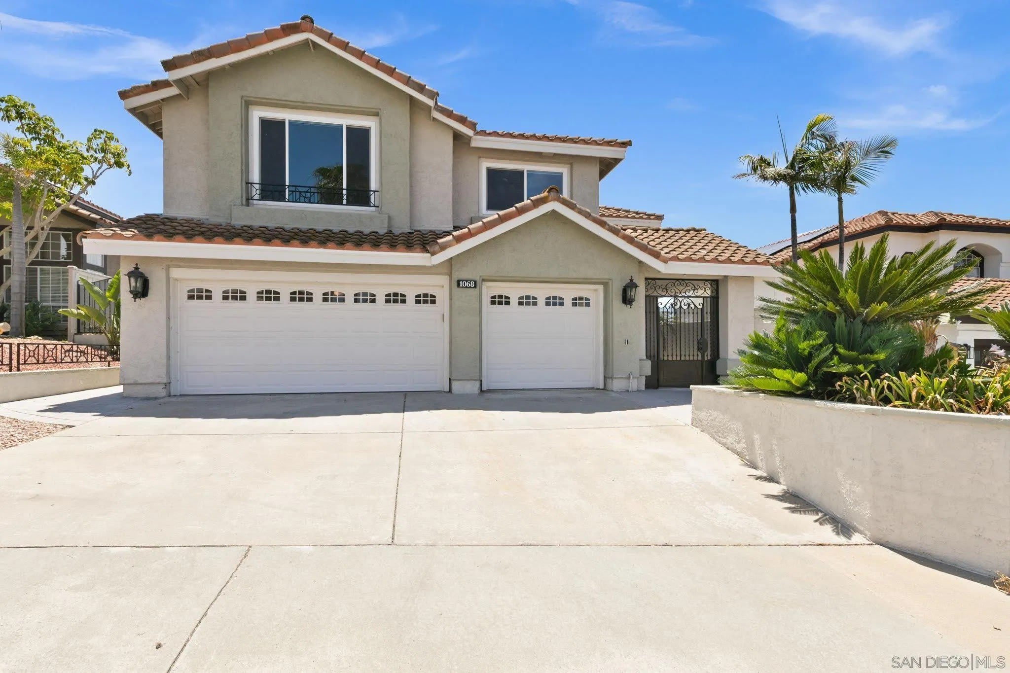 1068 Pacific Hill St – photo 4