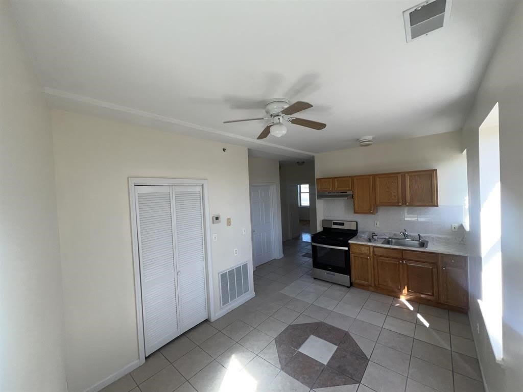 250 S ORANGE AVE – photo 3