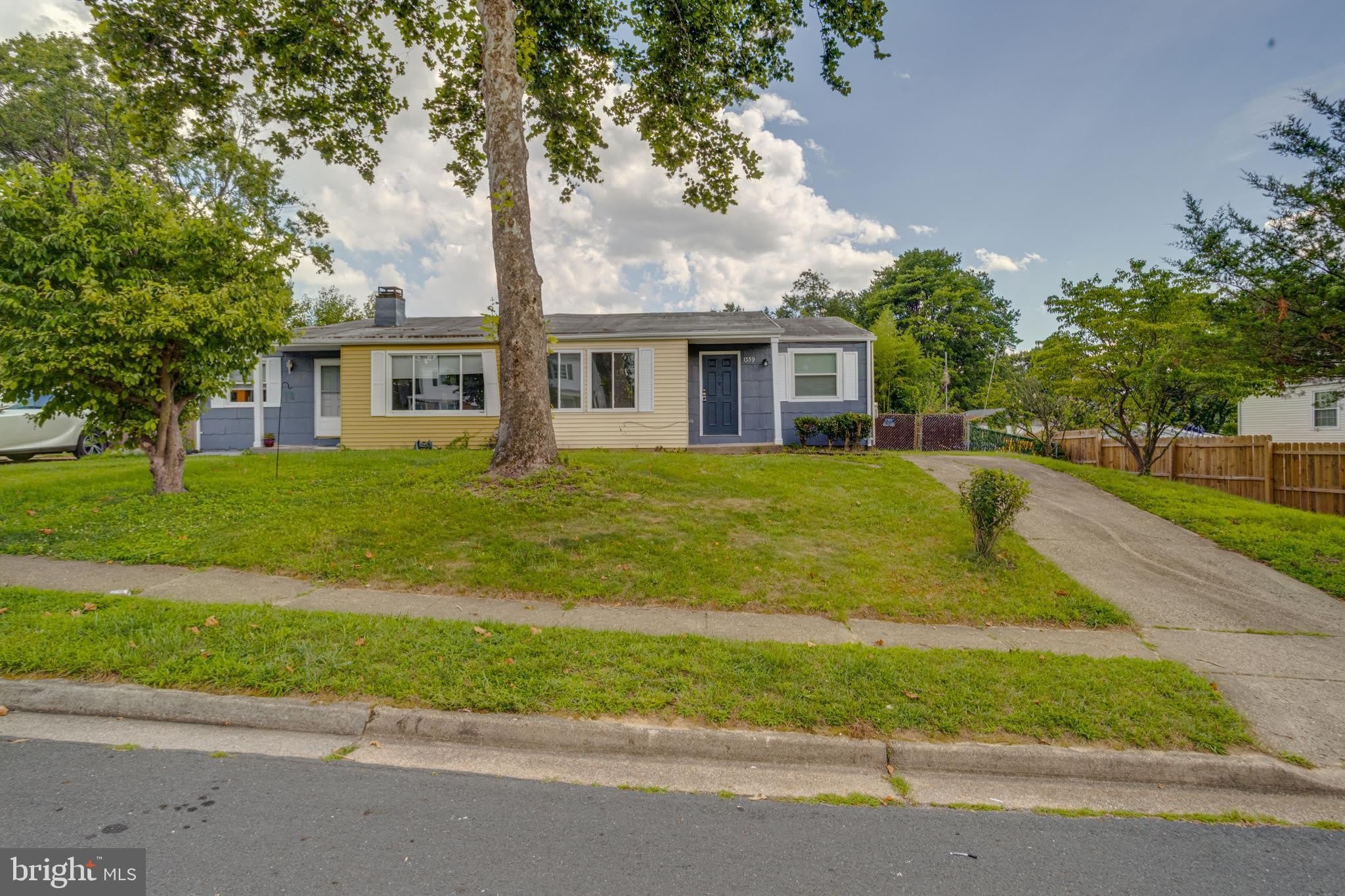 1359 RALEIGH Drive – photo 2