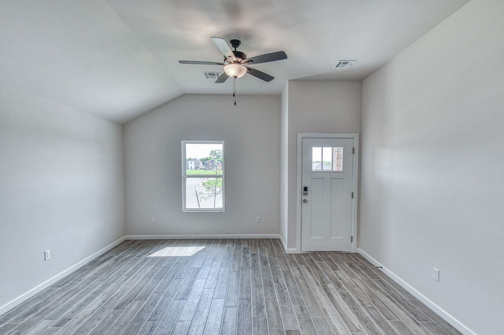 Move In Special: August Rent Free! – photo 4