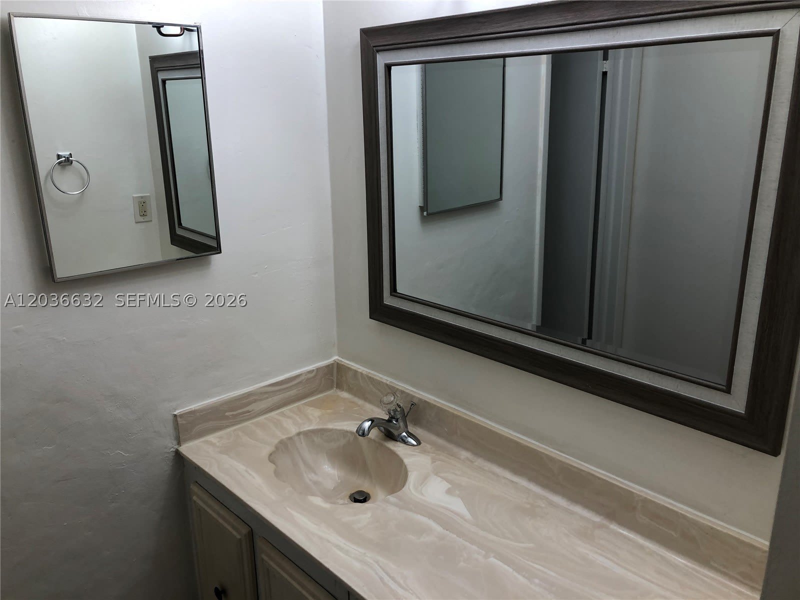 10852 N Kendall Dr – photo 4