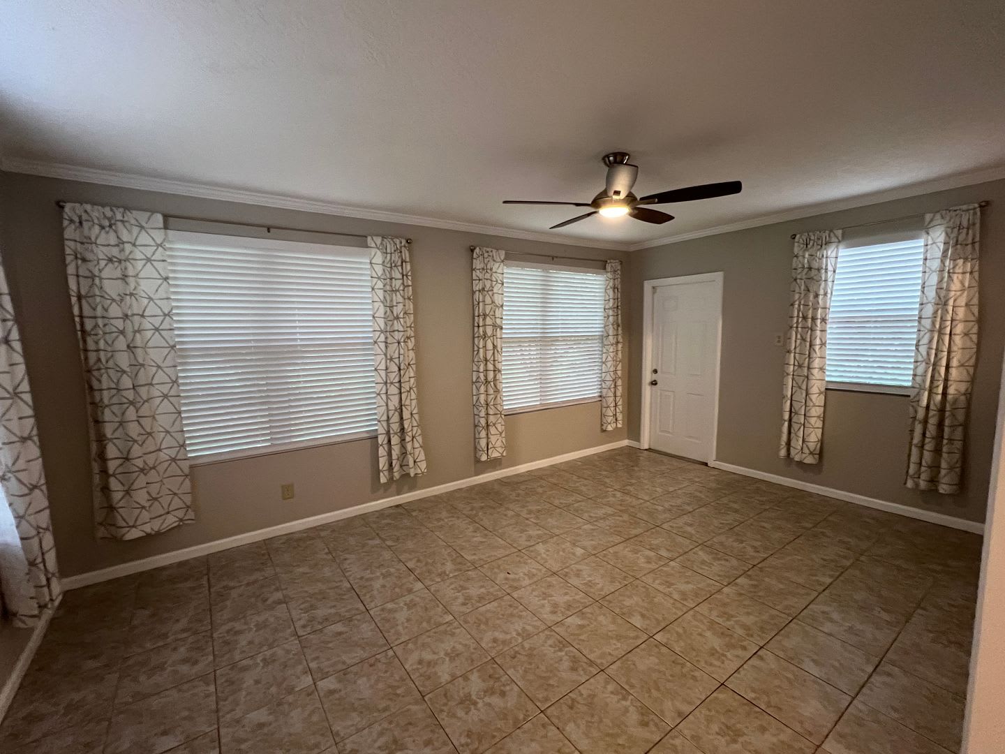 Sebastian Home – photo 5