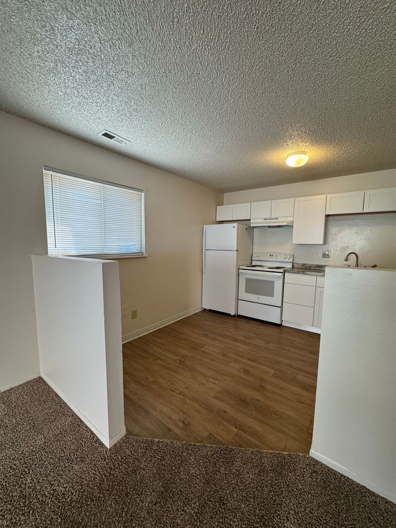 Cute 2 Bedroom Apartment for Rent on Provincial Drive – photo 4