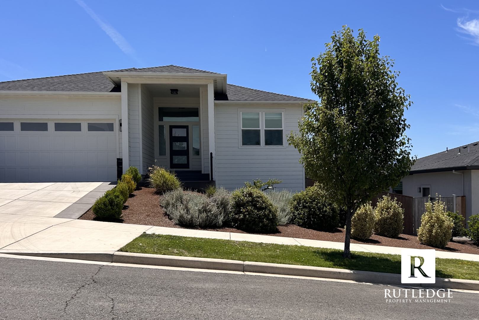 East Medford Cedar Links Living – photo 2