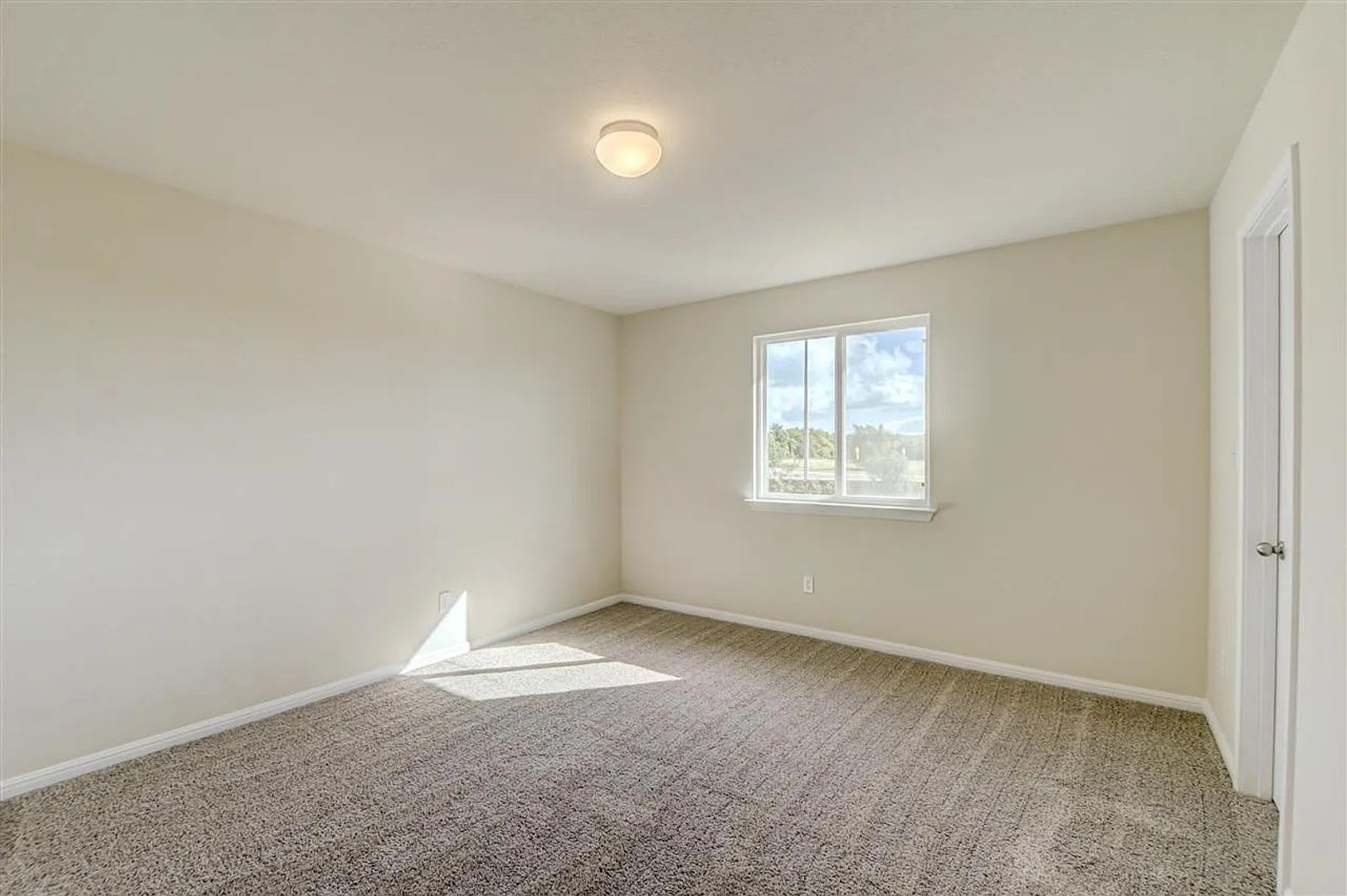 Room in 4 Bedroom Home in Kyle – photo 3
