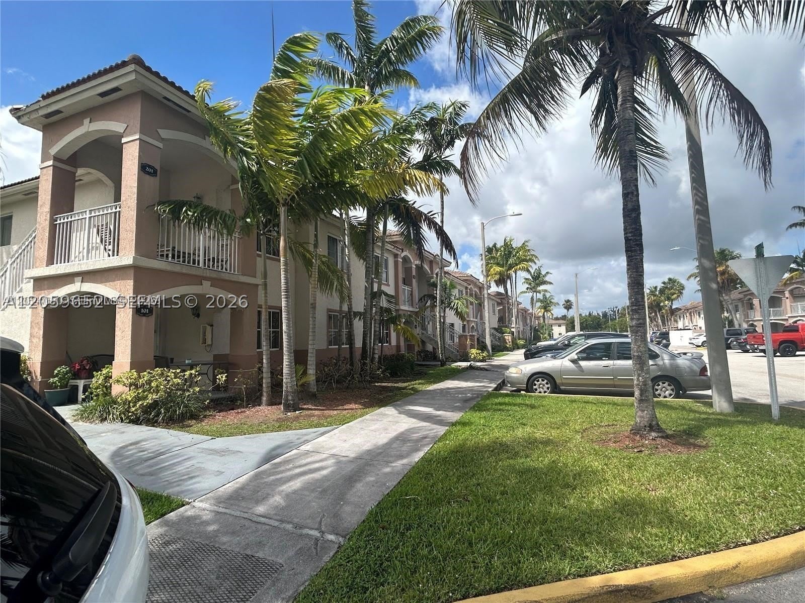 1250 SE 31st Ct – photo 1