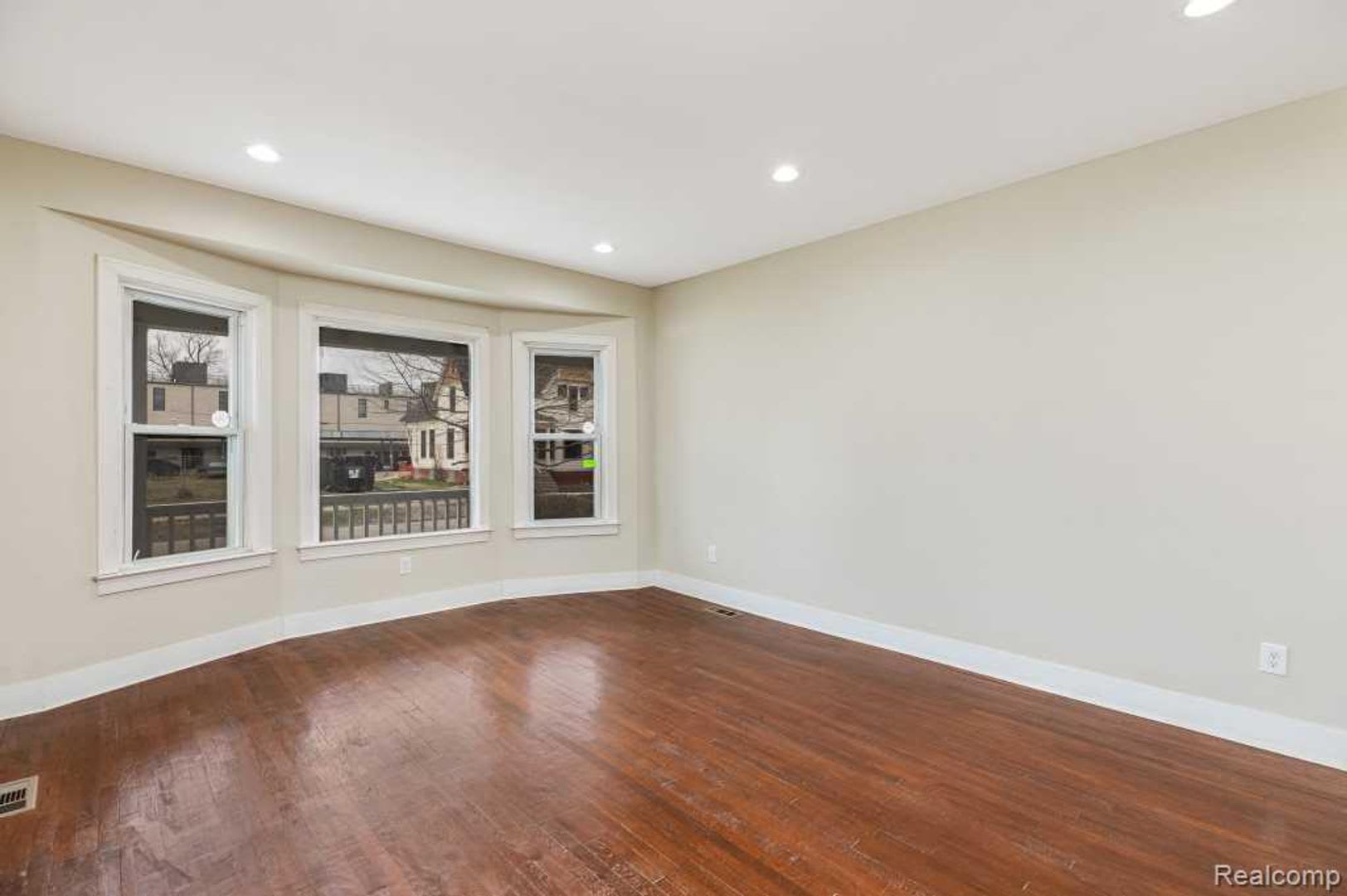 1436 Baldwin – photo 3