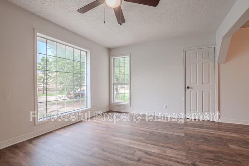 221 West Douglas Drive – photo 4
